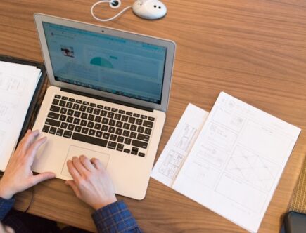 Informatyk w firmie – dlaczego warto mieć specjalistę IT na pokładzie?