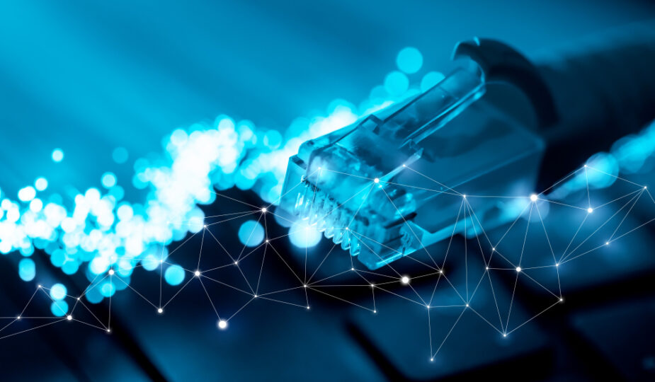 Spawarka światłowodów – czy warto kupić własną, czy lepiej wynająć?